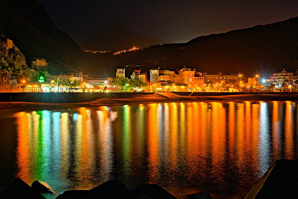 Schöne Aufnahme von Puerto de Tazacorte bei Nacht von Ralf Köhler