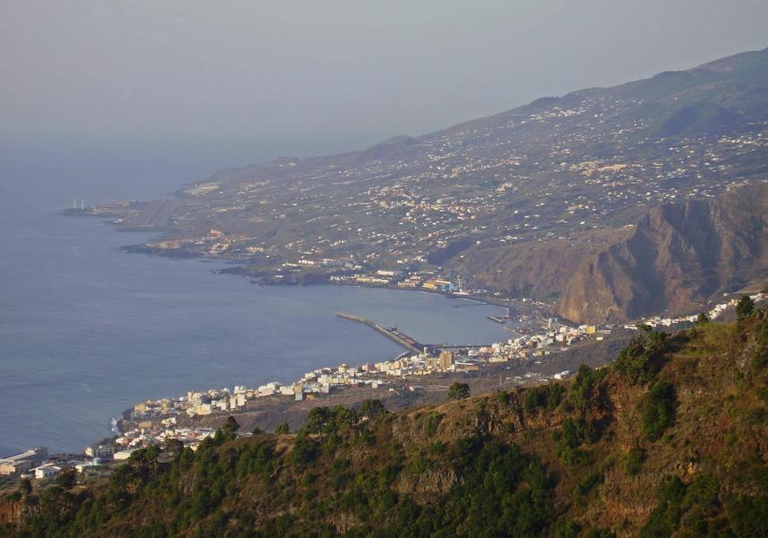 La-Palma-Wandern-Wanderweg-PR-LP-4.1-Tenagua-Ausblick-auf-Santa Cruz de La Palma