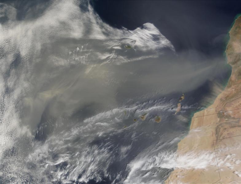 Sattelliten-Foto-Westafrika-Kanaren-Atlantik-SandsturmQuelle:Credit-Jacques Descloitres-MODIS-Land-Rapid-Response-Team-NASA-GSFC