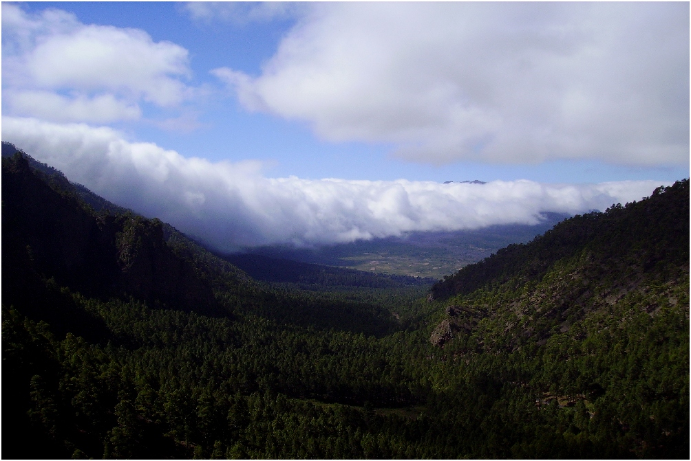 Ausblick-über-das-Riachuelotal-bei-einer-Wanderung-zur-Cumbrecita
