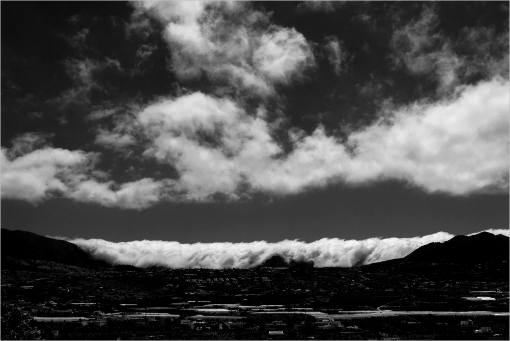 La Palma Wandern El Paso mit Wolkenfall-Cumbre Nueva